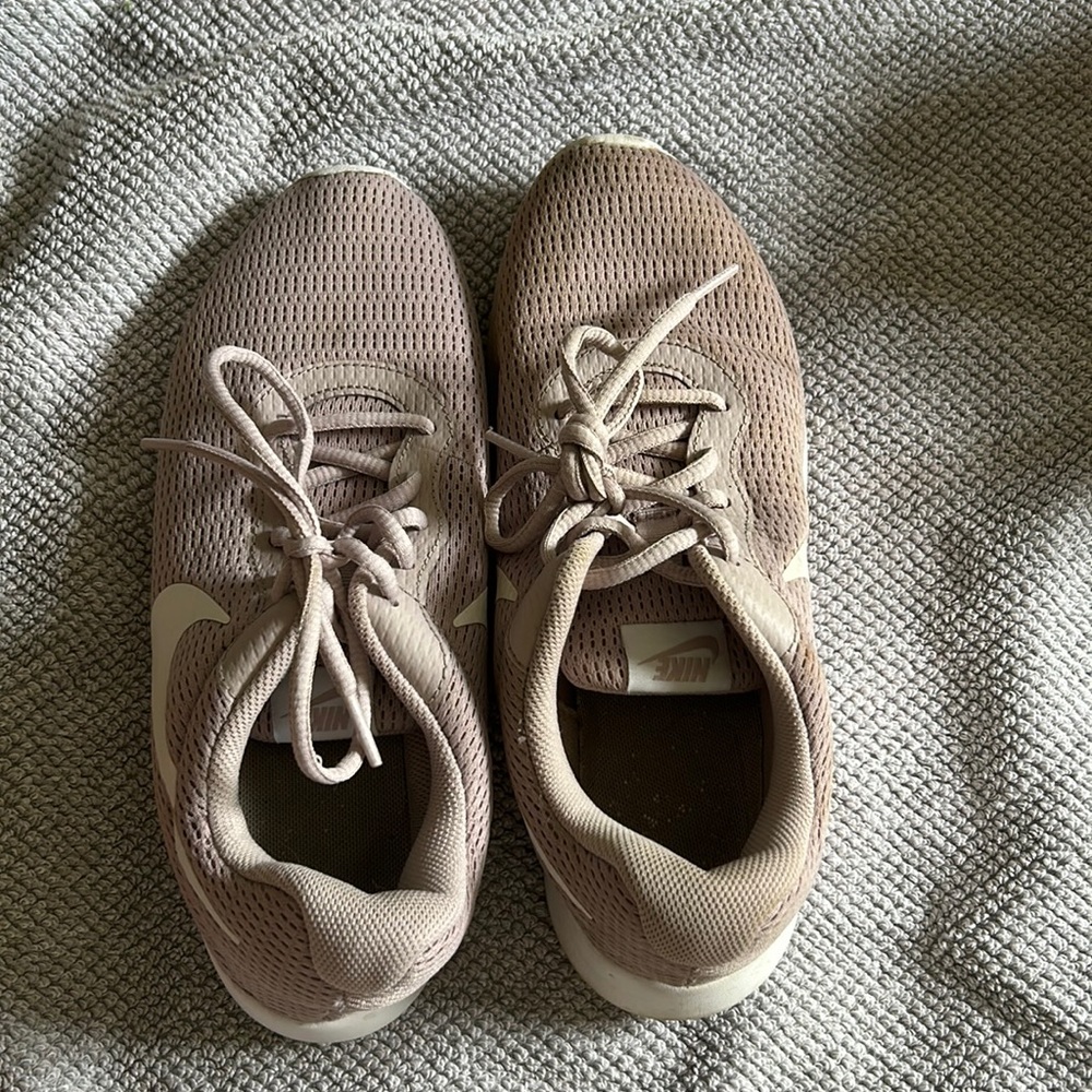 Nike Tanjun